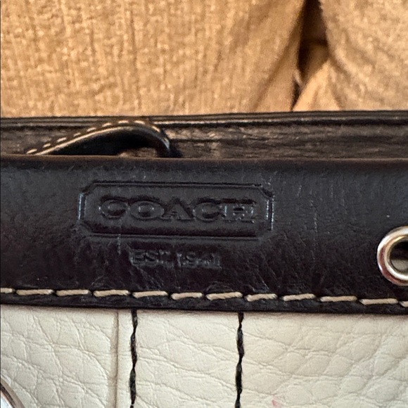 Coach Black and Cream Shoulder Bag - Picture 2 of 14